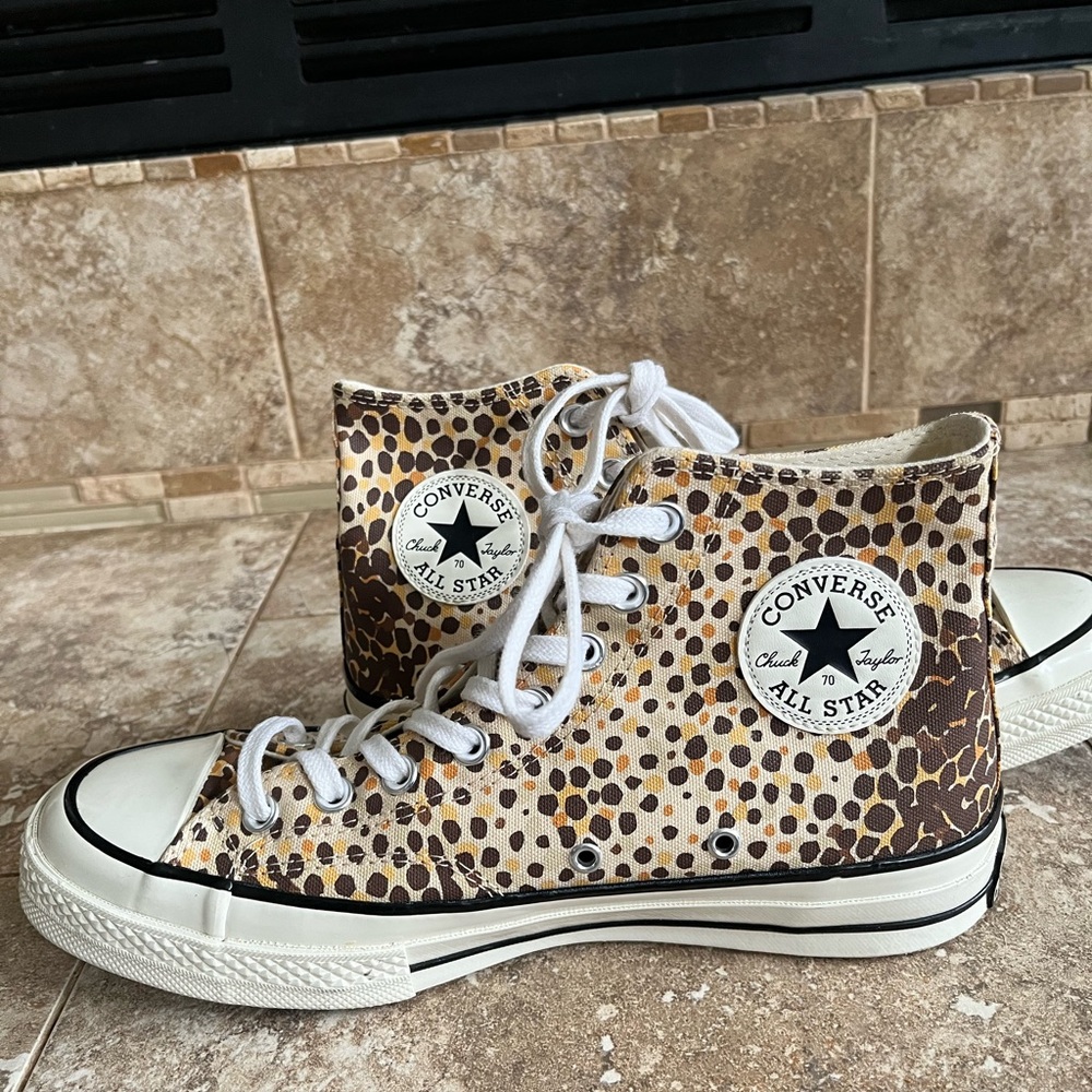Converse Chuck 70 All Star Spotted Print High-Tops Unisex Men’s 8, Women’s 10.